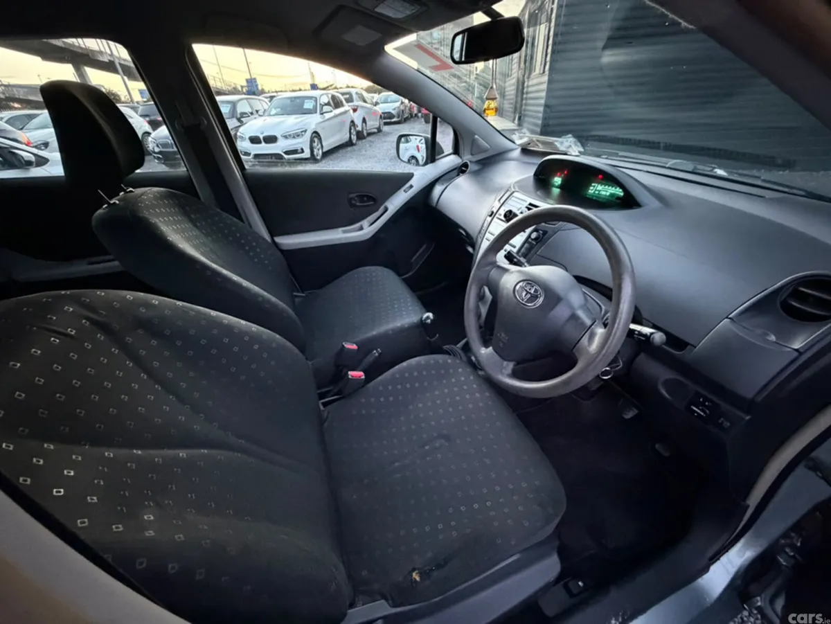 Toyota Yaris Hatchback, Petrol, 2008, Silver