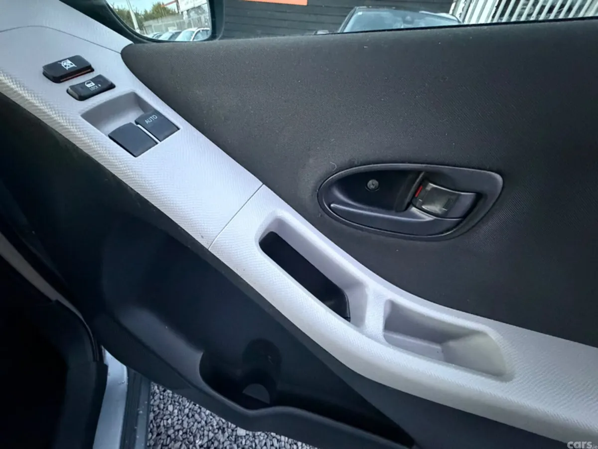 Toyota Yaris Hatchback, Petrol, 2008, Silver