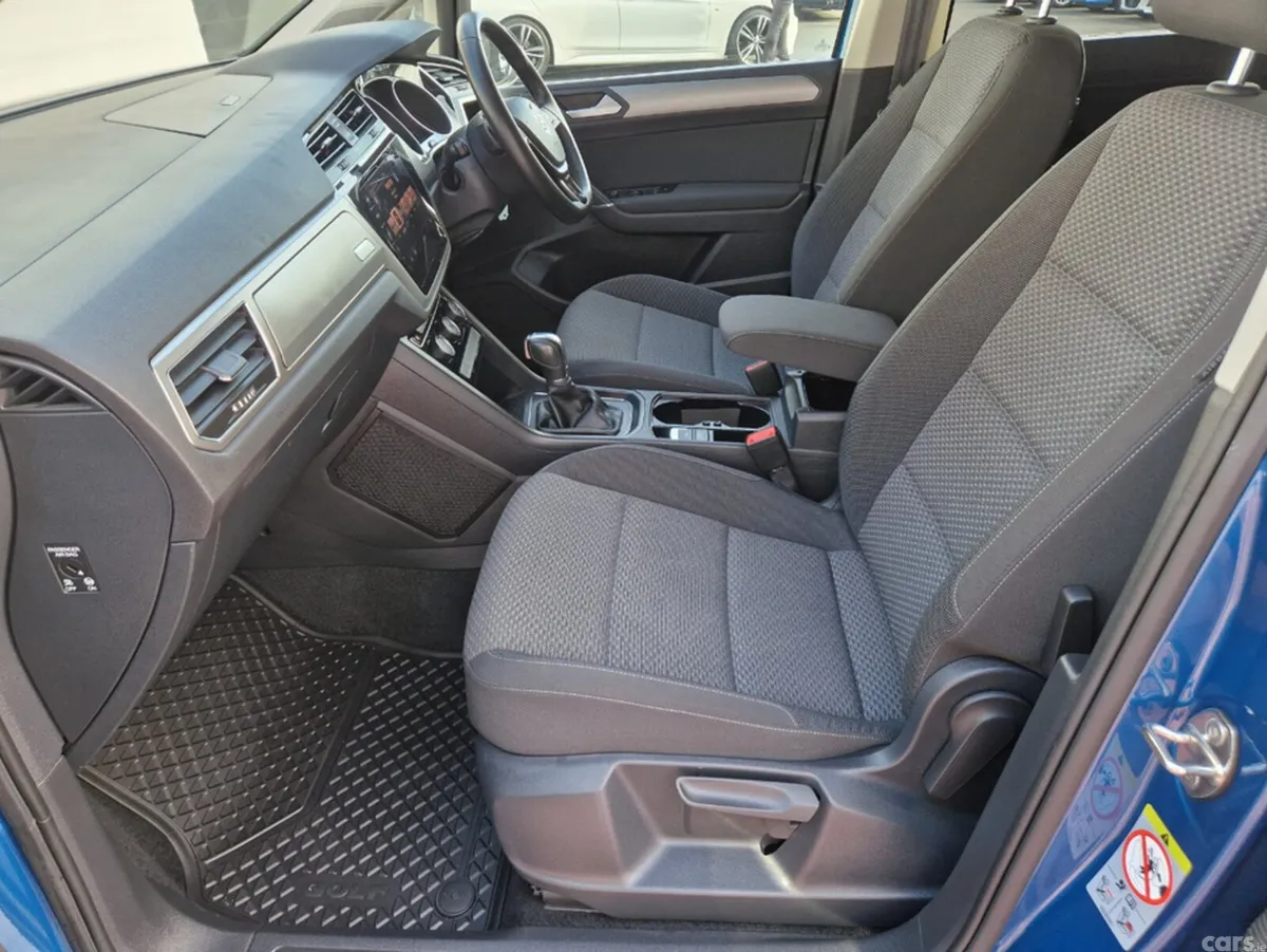 Volkswagen Touran SUV, Petrol, 2017, Blue
