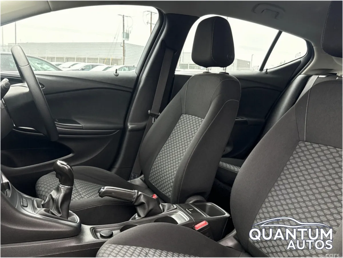 Opel Astra Hatchback, Diesel, 2018, Black