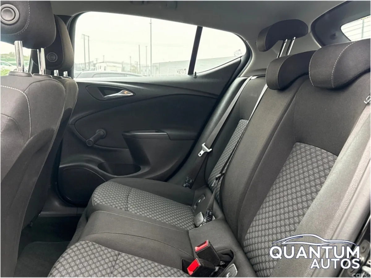 Opel Astra Hatchback, Diesel, 2018, Black