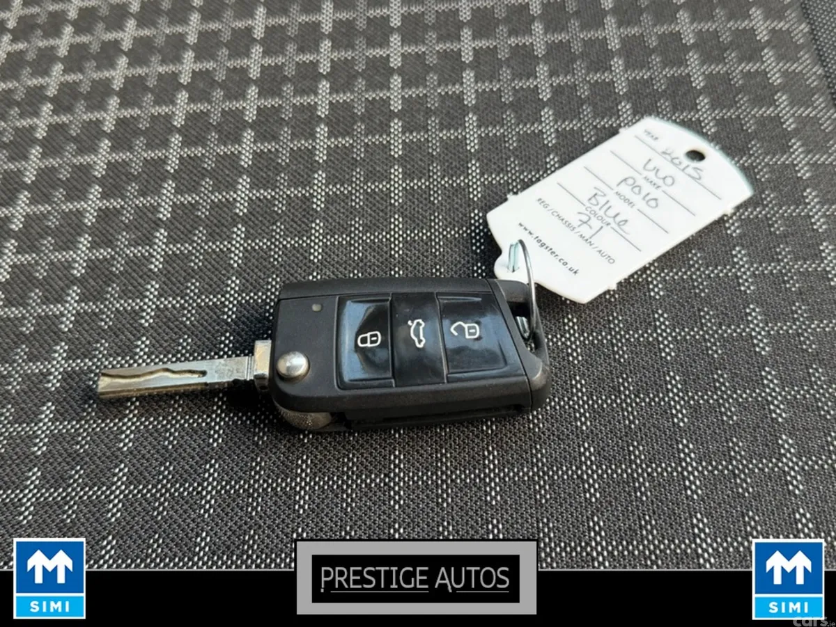 Volkswagen Polo Hatchback, Petrol, 2015, Blue