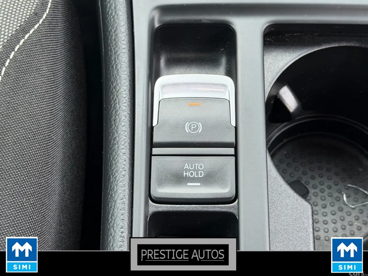 Volkswagen Golf Hatchback, Petrol, 2015, Red