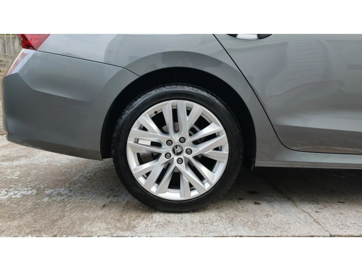 Skoda Octavia Hatchback, Unknown, 2026, Grey