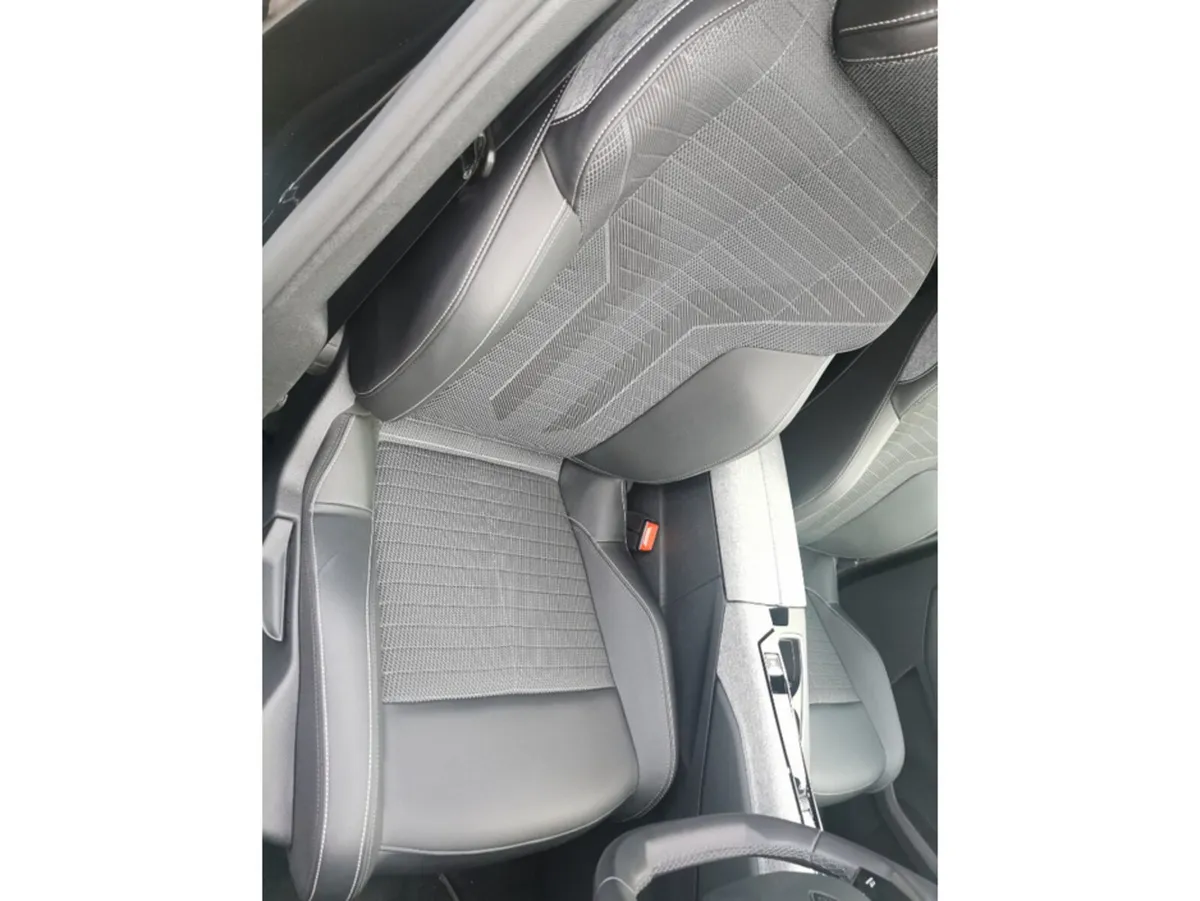 Peugeot 3008 MPV, Petrol Hybrid, 2024, Black