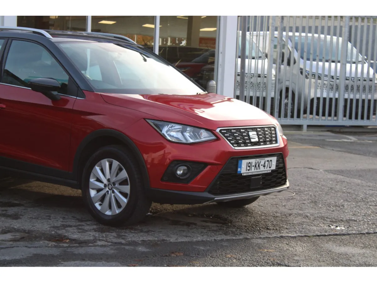 SEAT Arona Hatchback, Petrol, 2019, Red