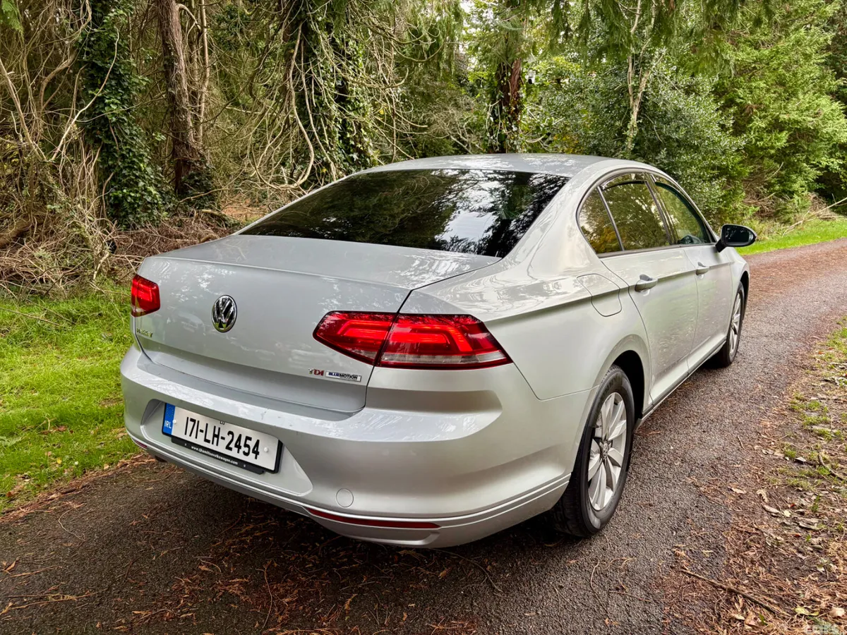 Volkswagen Passat Saloon, Diesel, 2017, Silver
