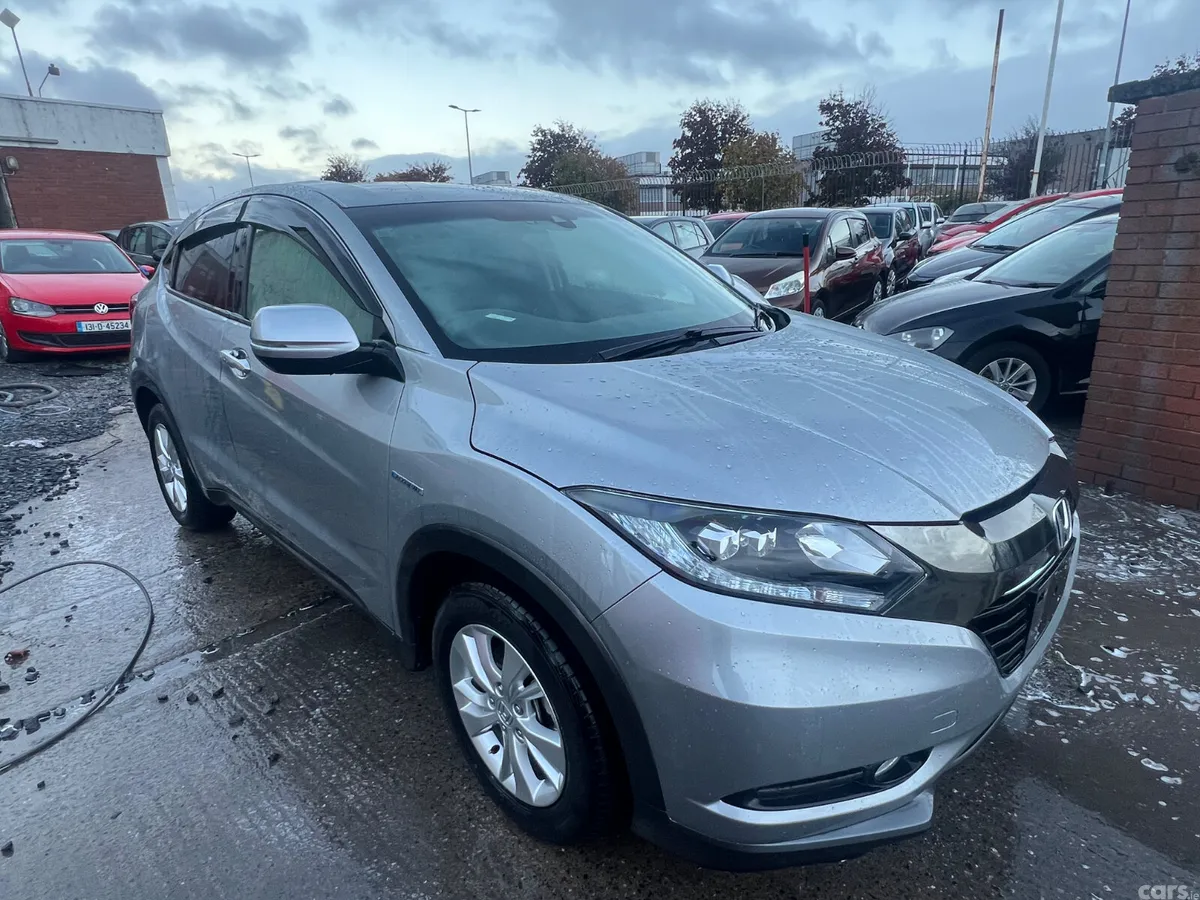 Honda Vezel Hatchback, Petrol, 2017, Silver