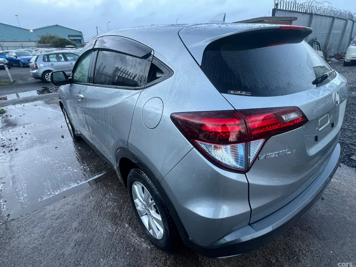 Honda Vezel Hatchback, Petrol, 2017, Silver