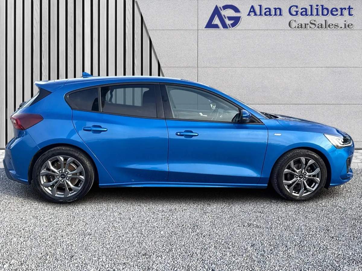 Ford Focus Hatchback, Petrol, 2024, Blue
