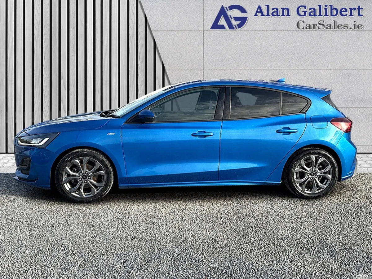 Ford Focus Hatchback, Petrol, 2024, Blue