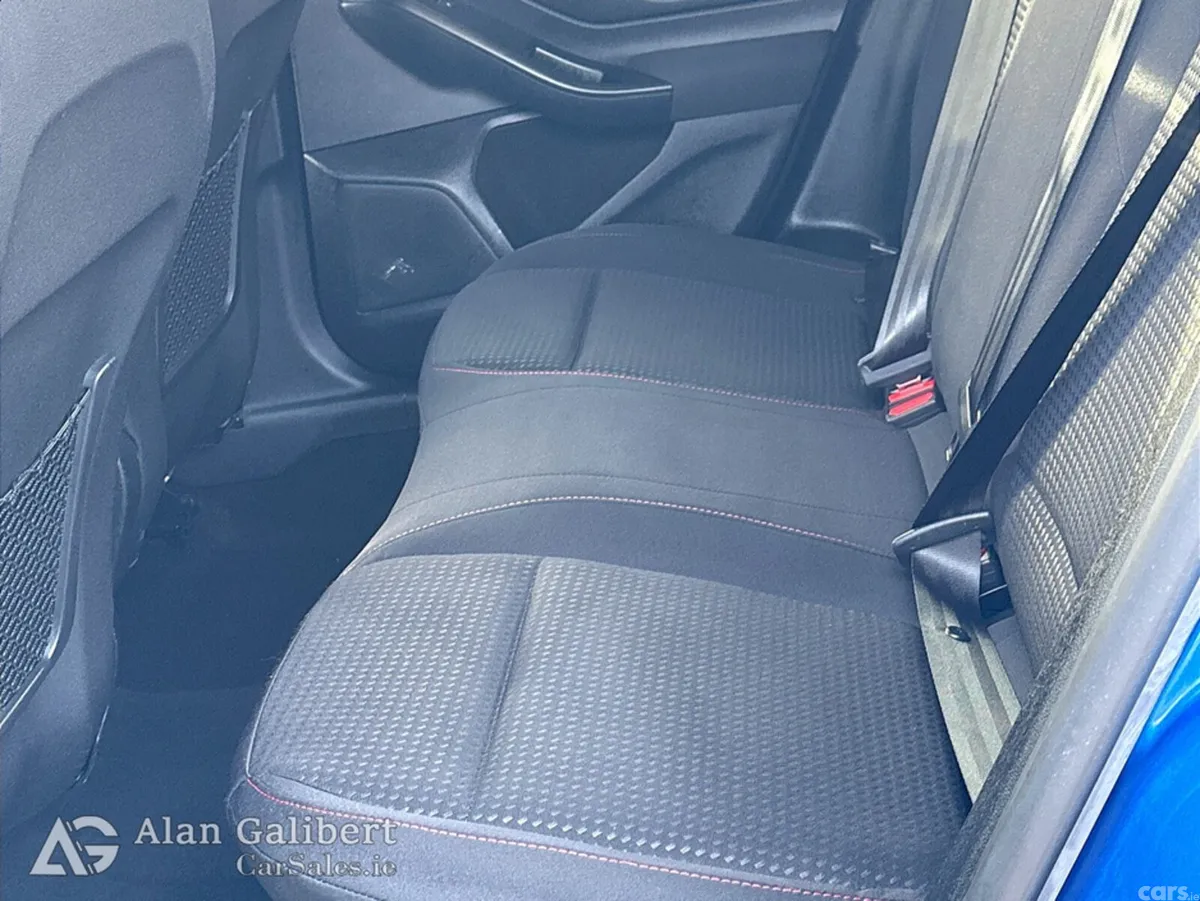 Ford Focus Hatchback, Petrol, 2024, Blue