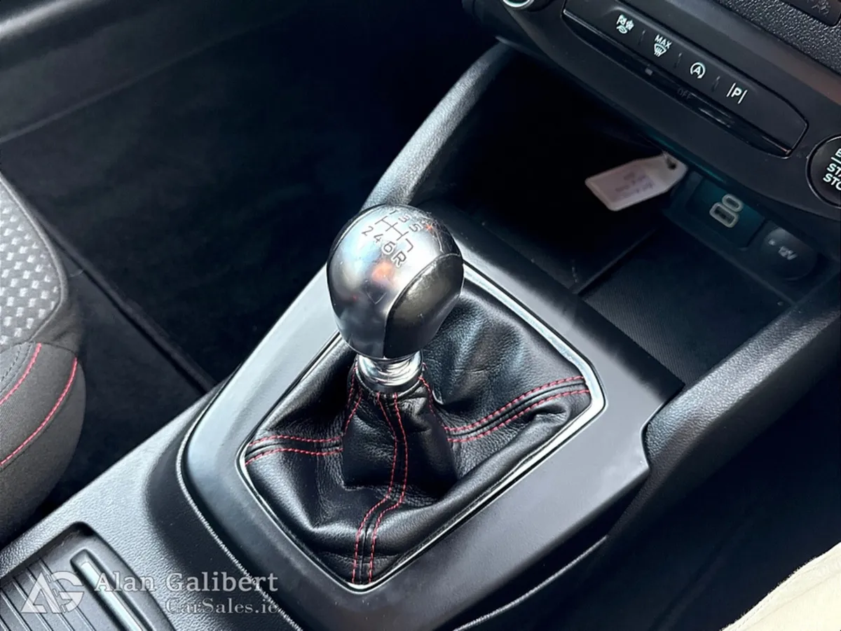 Ford Focus Hatchback, Petrol, 2024, Blue