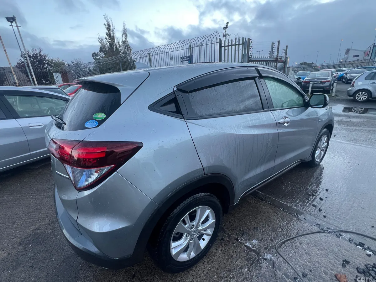 Honda Vezel Hatchback, Petrol, 2017, Silver