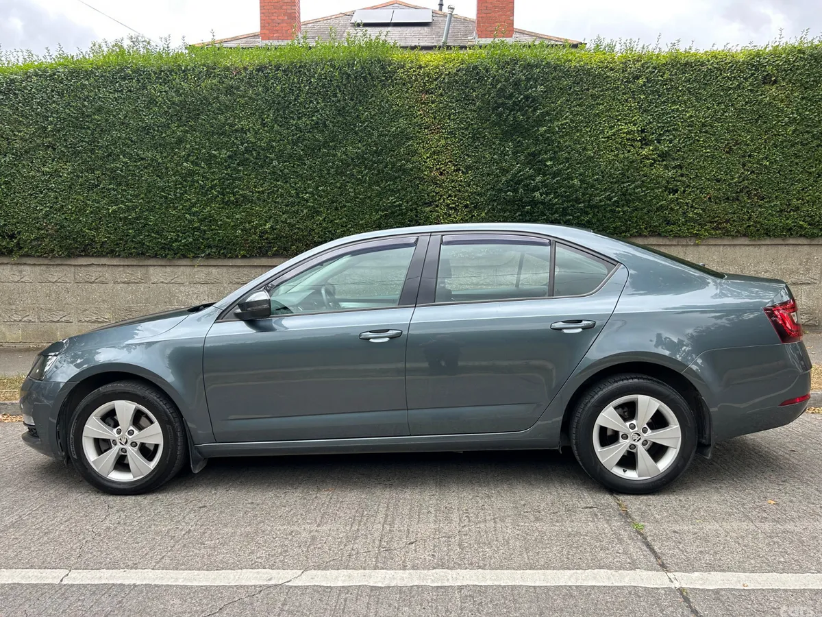 Skoda Octavia Saloon, Diesel, 2019, Black