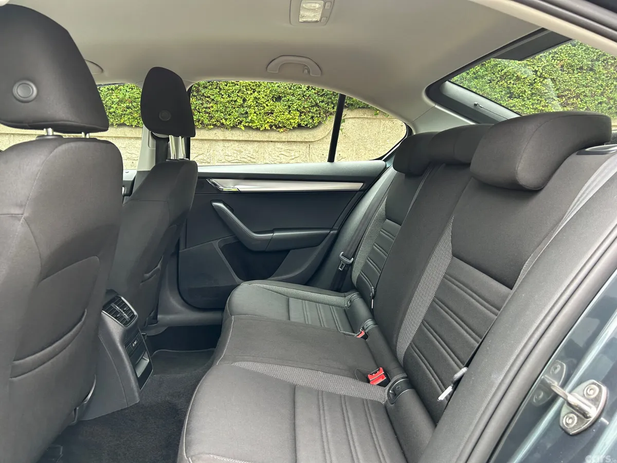 Skoda Octavia Saloon, Diesel, 2019, Black