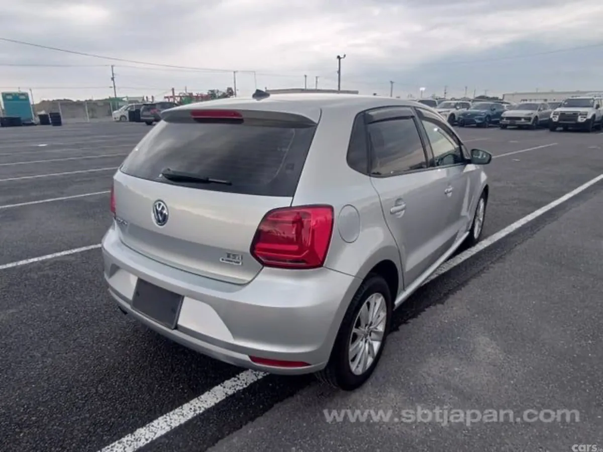 Volkswagen Polo Hatchback, Petrol, 2015, Silver