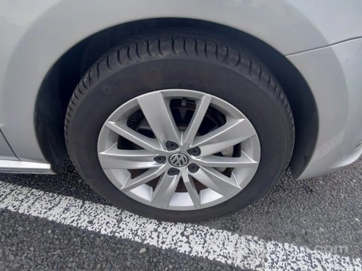 Volkswagen Polo Hatchback, Petrol, 2015, Silver