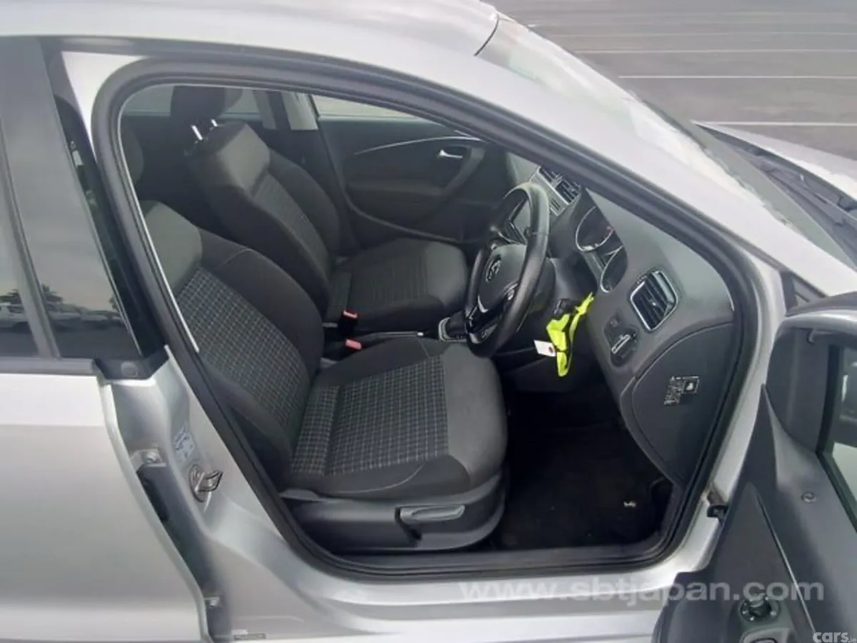 Volkswagen Polo Hatchback, Petrol, 2015, Silver