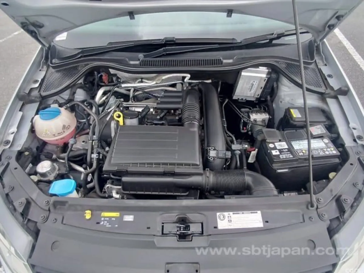 Volkswagen Polo Hatchback, Petrol, 2015, Silver