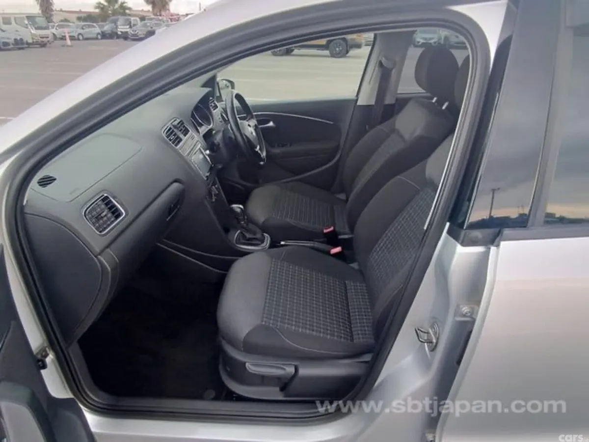 Volkswagen Polo Hatchback, Petrol, 2015, Silver