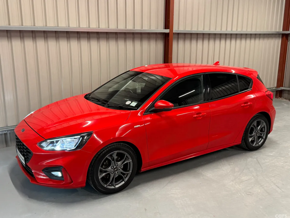 Ford Focus Hatchback, Diesel, 2020, Red