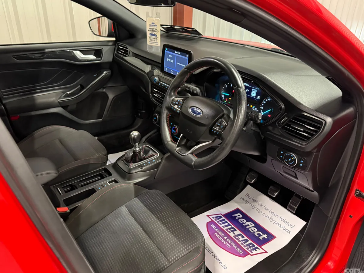 Ford Focus Hatchback, Diesel, 2020, Red