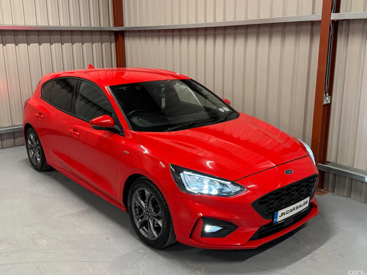 Ford Focus Hatchback, Diesel, 2020, Red