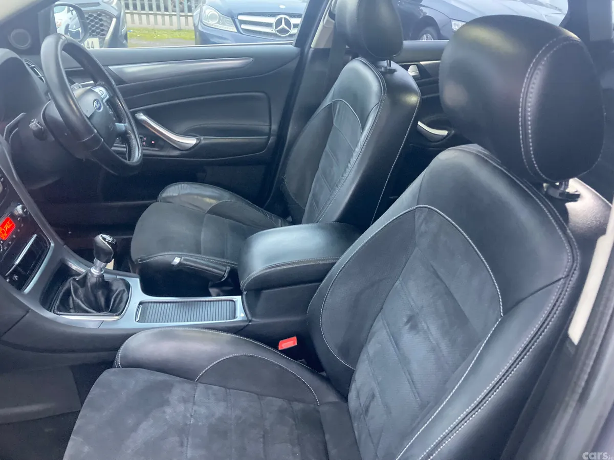 Ford Mondeo Saloon, Diesel, 2011, Brown