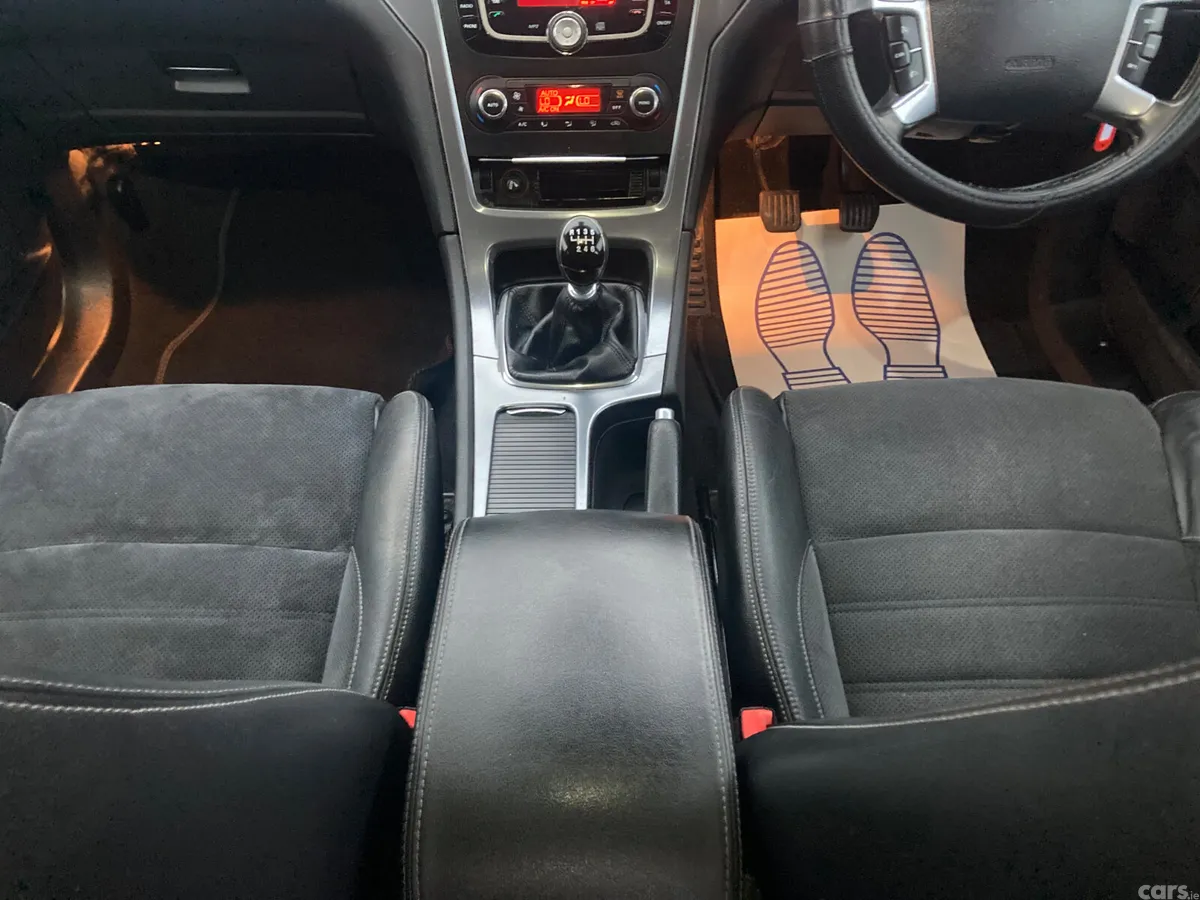 Ford Mondeo Saloon, Diesel, 2011, Brown