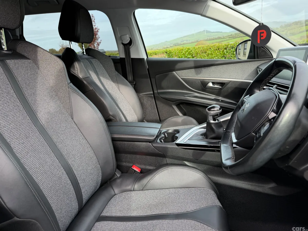 Peugeot 5008 MPV, Diesel, 2019, White
