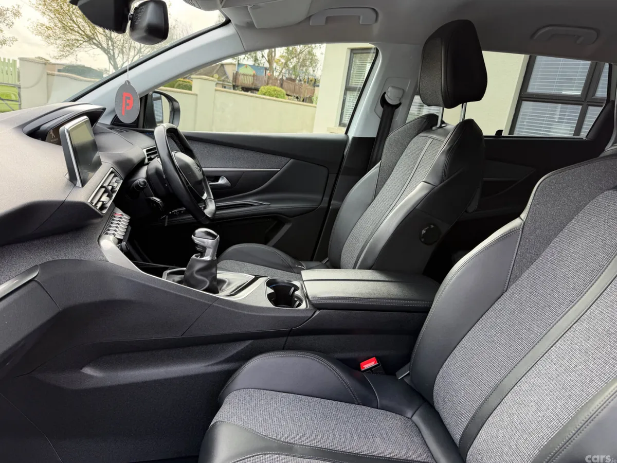 Peugeot 5008 MPV, Diesel, 2019, White