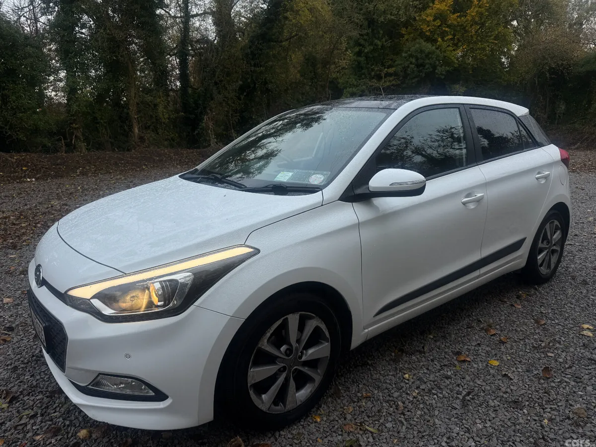 Hyundai i20 Hatchback, Petrol, 2015, White