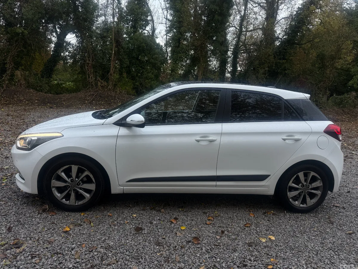 Hyundai i20 Hatchback, Petrol, 2015, White