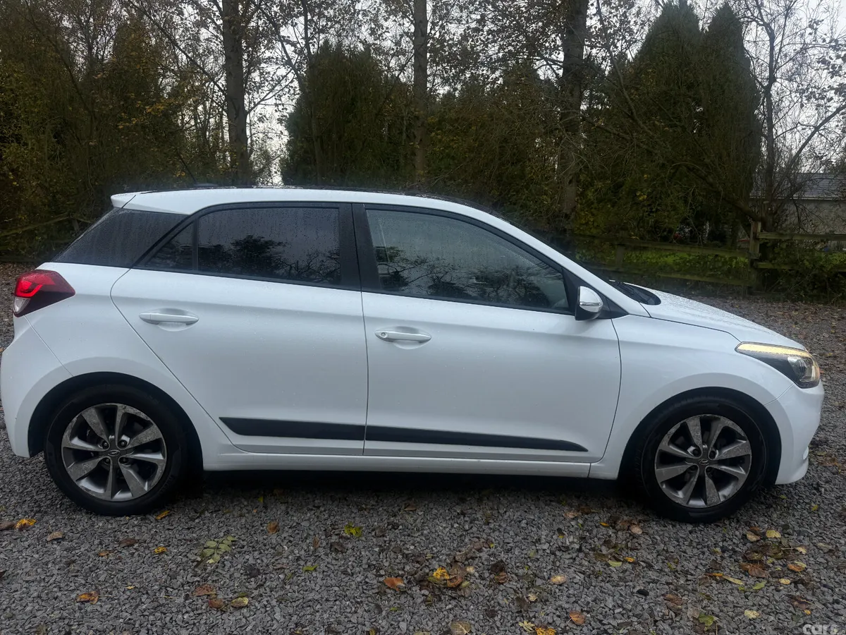 Hyundai i20 Hatchback, Petrol, 2015, White