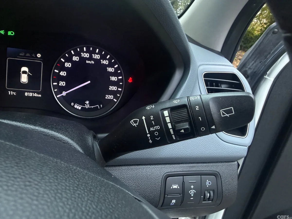 Hyundai i20 Hatchback, Petrol, 2015, White