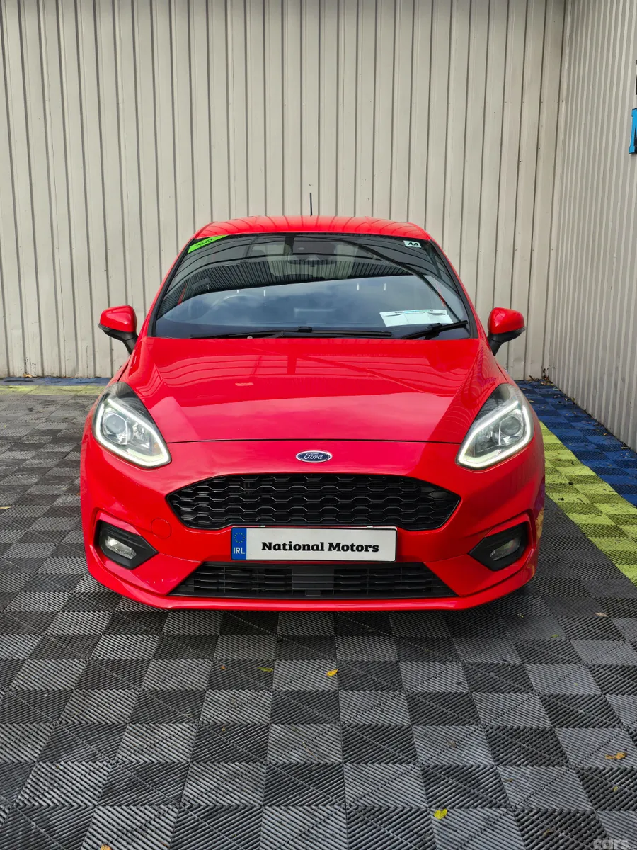 Ford Fiesta Hatchback, Petrol, 2018, Red