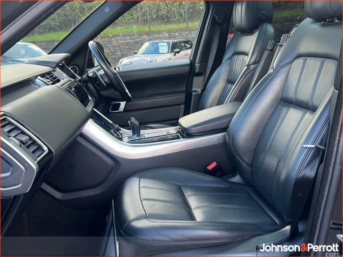 Land Rover Range Rover SUV, Petrol Plug-in Hybrid, 2021, Black