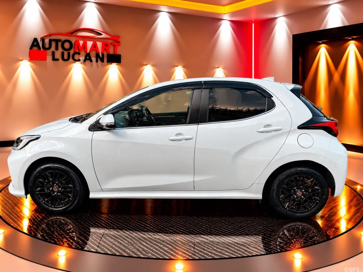 Toyota Yaris Hatchback, Petrol Hybrid, 2022, White