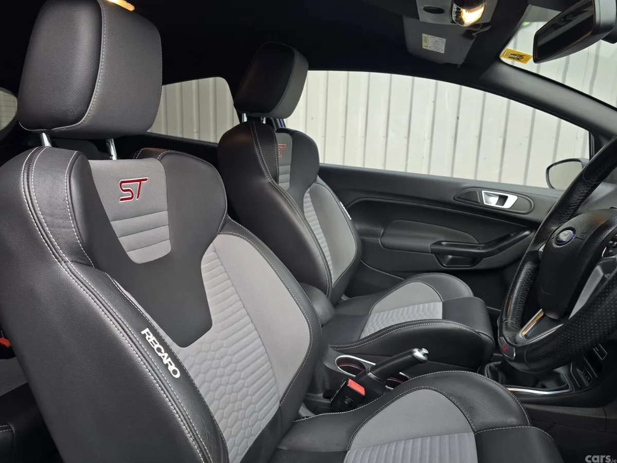 Ford Fiesta Hatchback, Petrol, 2017, Blue