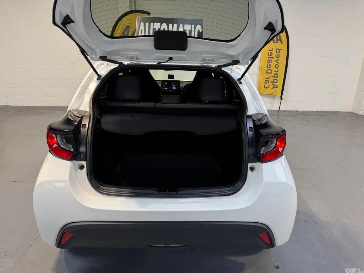 Toyota Yaris Hatchback, Petrol Hybrid, 2023, White