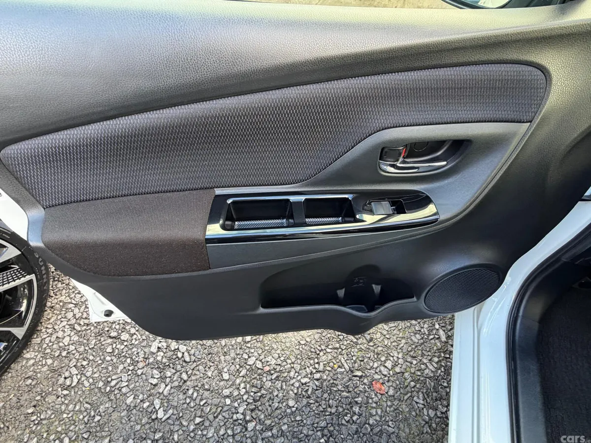 Toyota Vitz Hatchback, Petrol, 2016, White