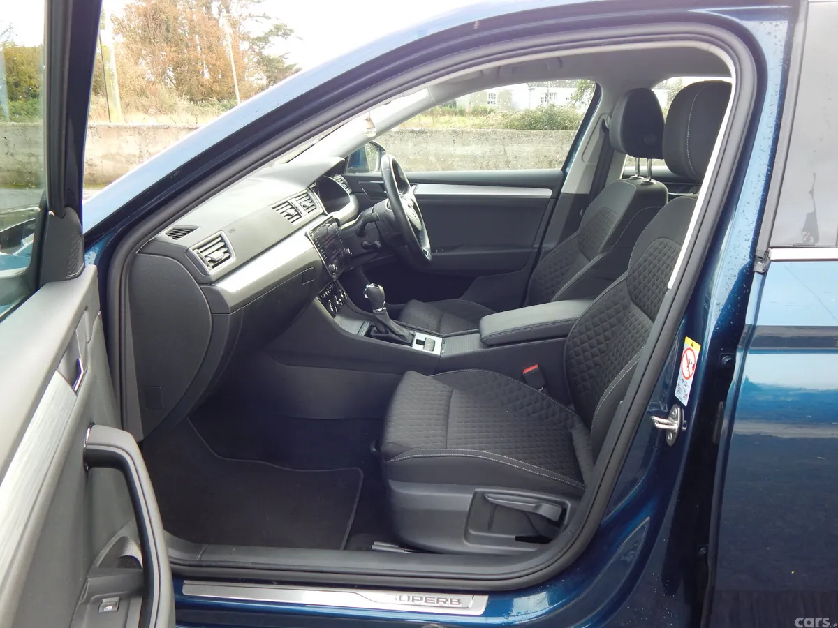 Skoda Superb Saloon, Diesel, 2023, Blue