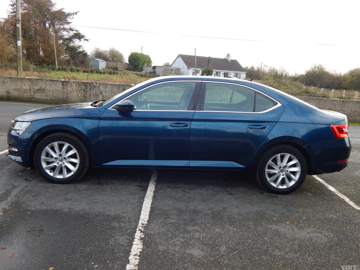 Skoda Superb Saloon, Diesel, 2023, Blue