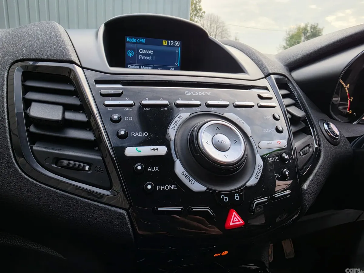 Ford Fiesta Hatchback, Petrol, 2015, White