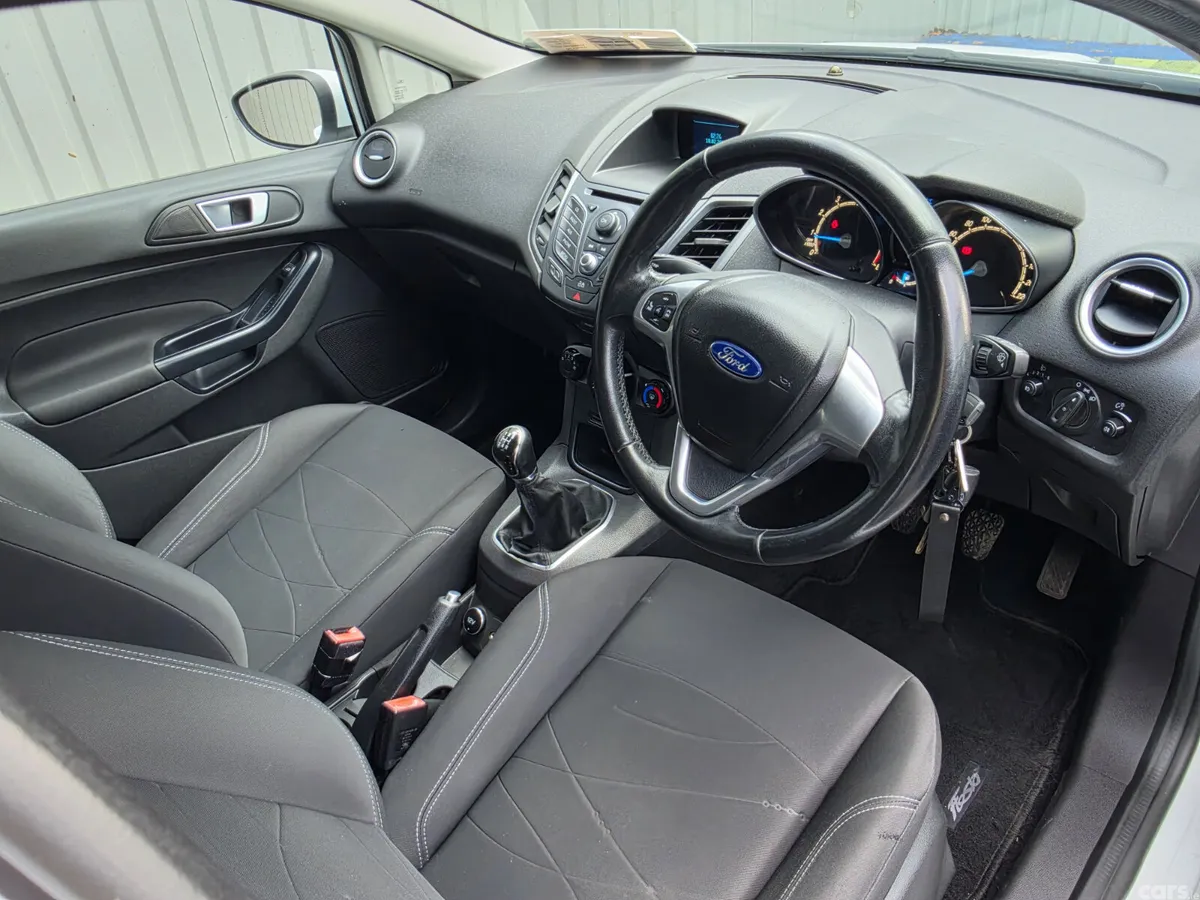 Ford Fiesta Hatchback, Petrol, 2014, White