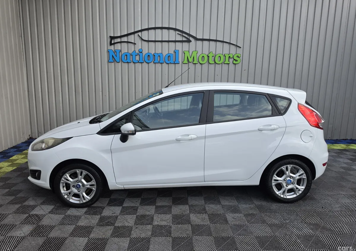 Ford Fiesta Hatchback, Petrol, 2014, White