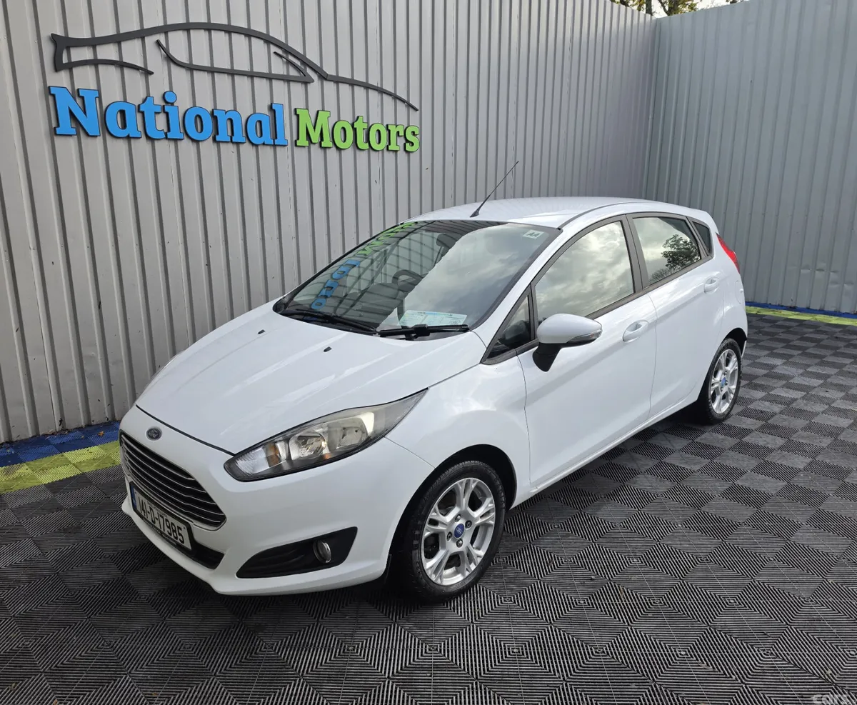 Ford Fiesta Hatchback, Petrol, 2014, White