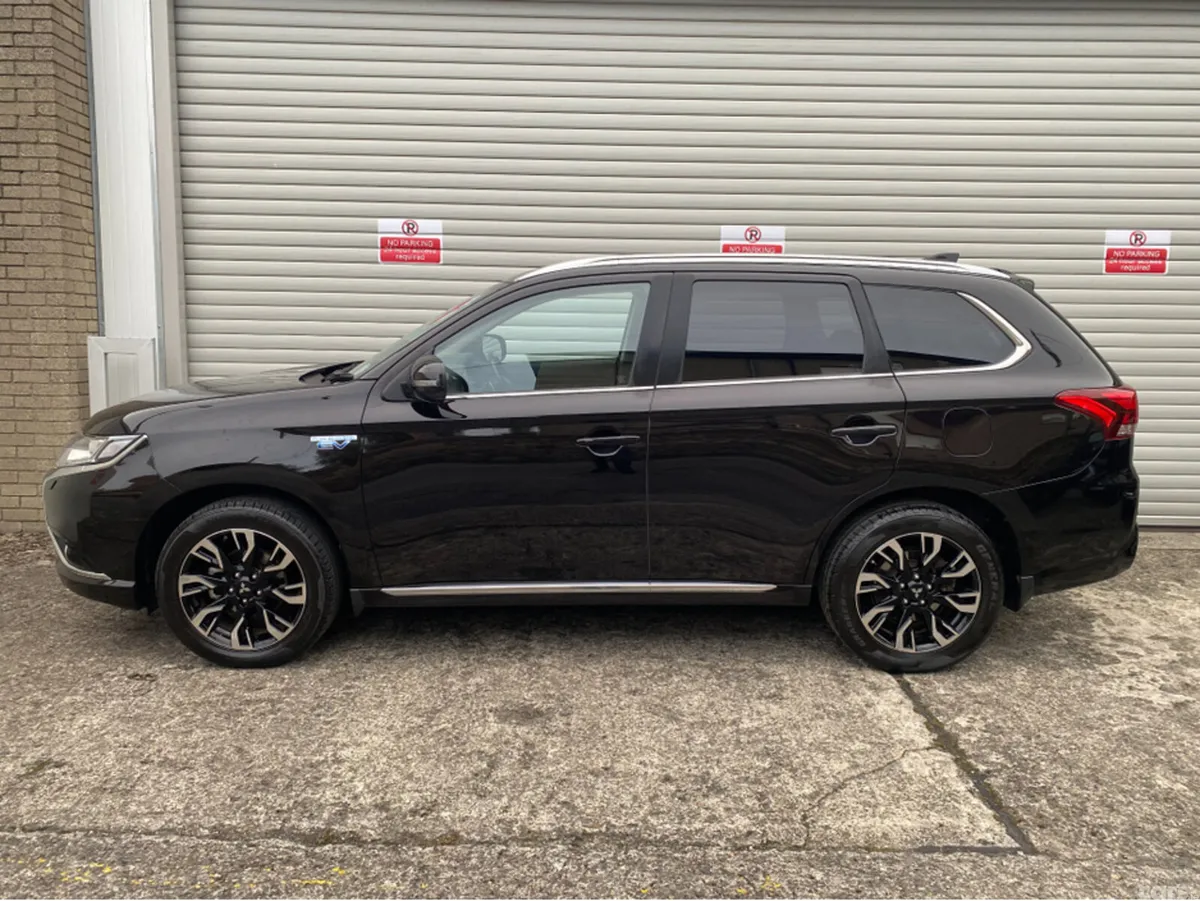 Mitsubishi Outlander Estate, Petrol Hybrid, 2016, Black
