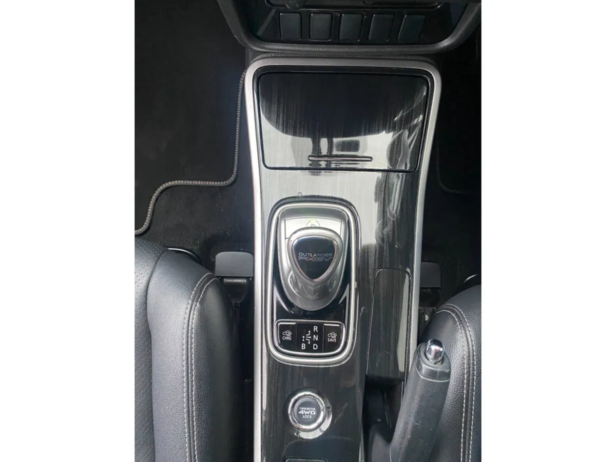 Mitsubishi Outlander Estate, Petrol Hybrid, 2016, Black